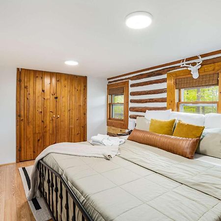 Modernized Log Cabin W Hot Tub Fire Pit & Views 伯克利斯普林斯 外观 照片