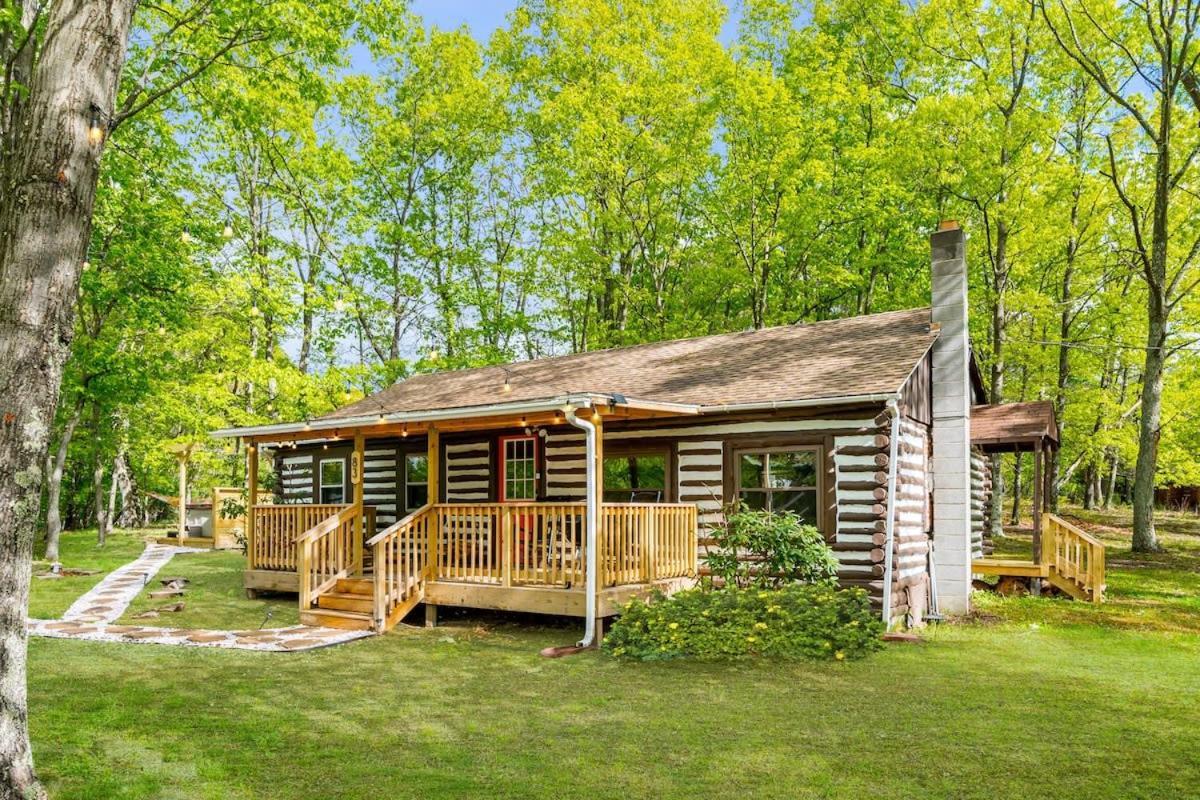 Modernized Log Cabin W Hot Tub Fire Pit & Views 伯克利斯普林斯 外观 照片