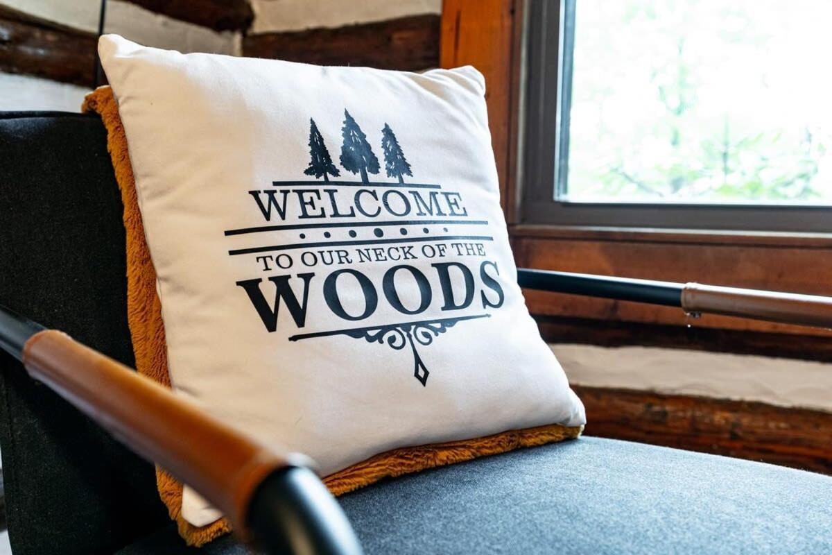 Modernized Log Cabin W Hot Tub Fire Pit & Views 伯克利斯普林斯 外观 照片
