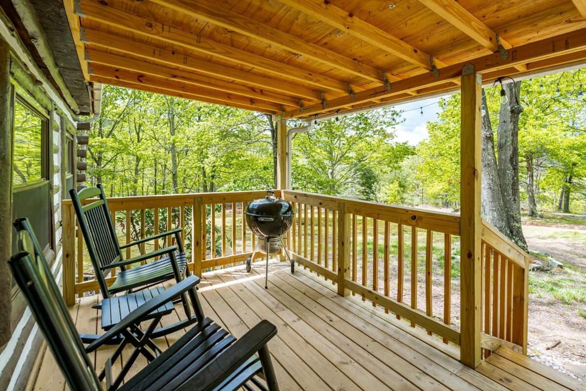 Modernized Log Cabin W Hot Tub Fire Pit & Views 伯克利斯普林斯 外观 照片