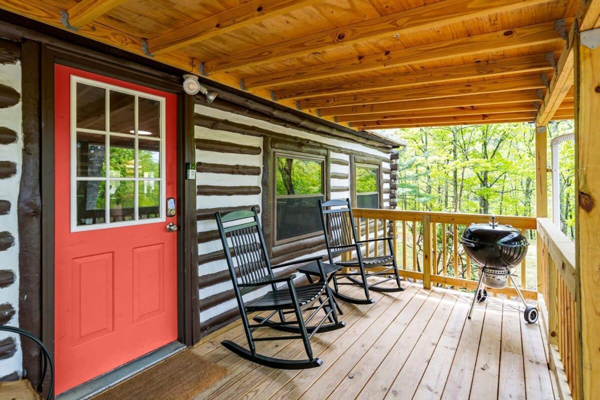 Modernized Log Cabin W Hot Tub Fire Pit & Views 伯克利斯普林斯 外观 照片