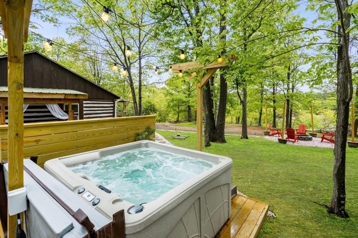 Modernized Log Cabin W Hot Tub Fire Pit & Views 伯克利斯普林斯 外观 照片