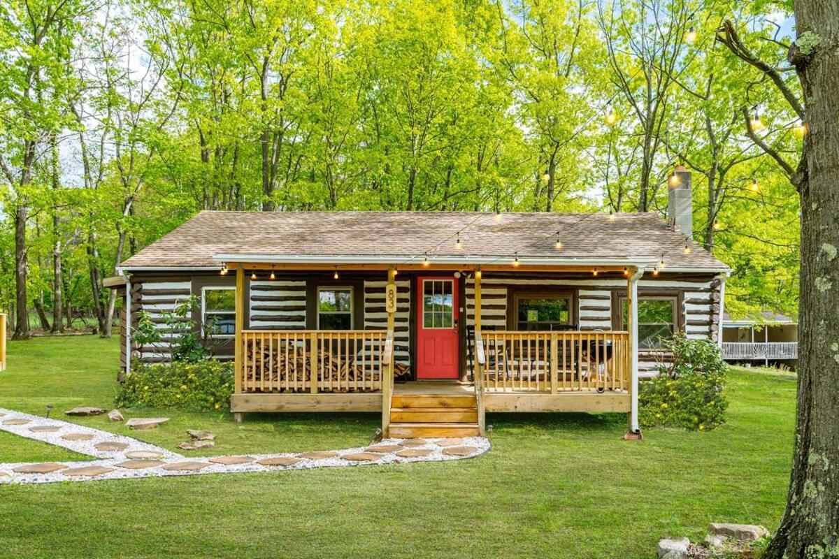 Modernized Log Cabin W Hot Tub Fire Pit & Views 伯克利斯普林斯 外观 照片