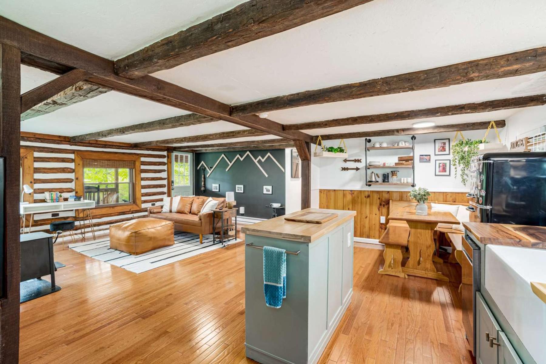 Modernized Log Cabin W Hot Tub Fire Pit & Views 伯克利斯普林斯 外观 照片