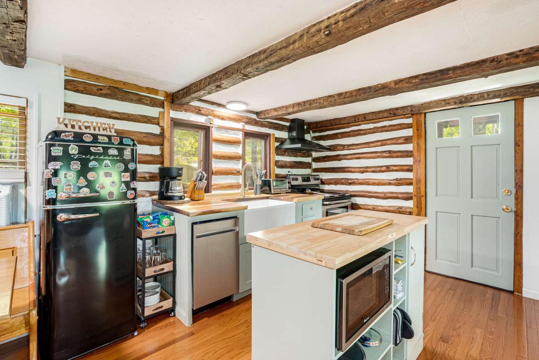 Modernized Log Cabin W Hot Tub Fire Pit & Views 伯克利斯普林斯 外观 照片