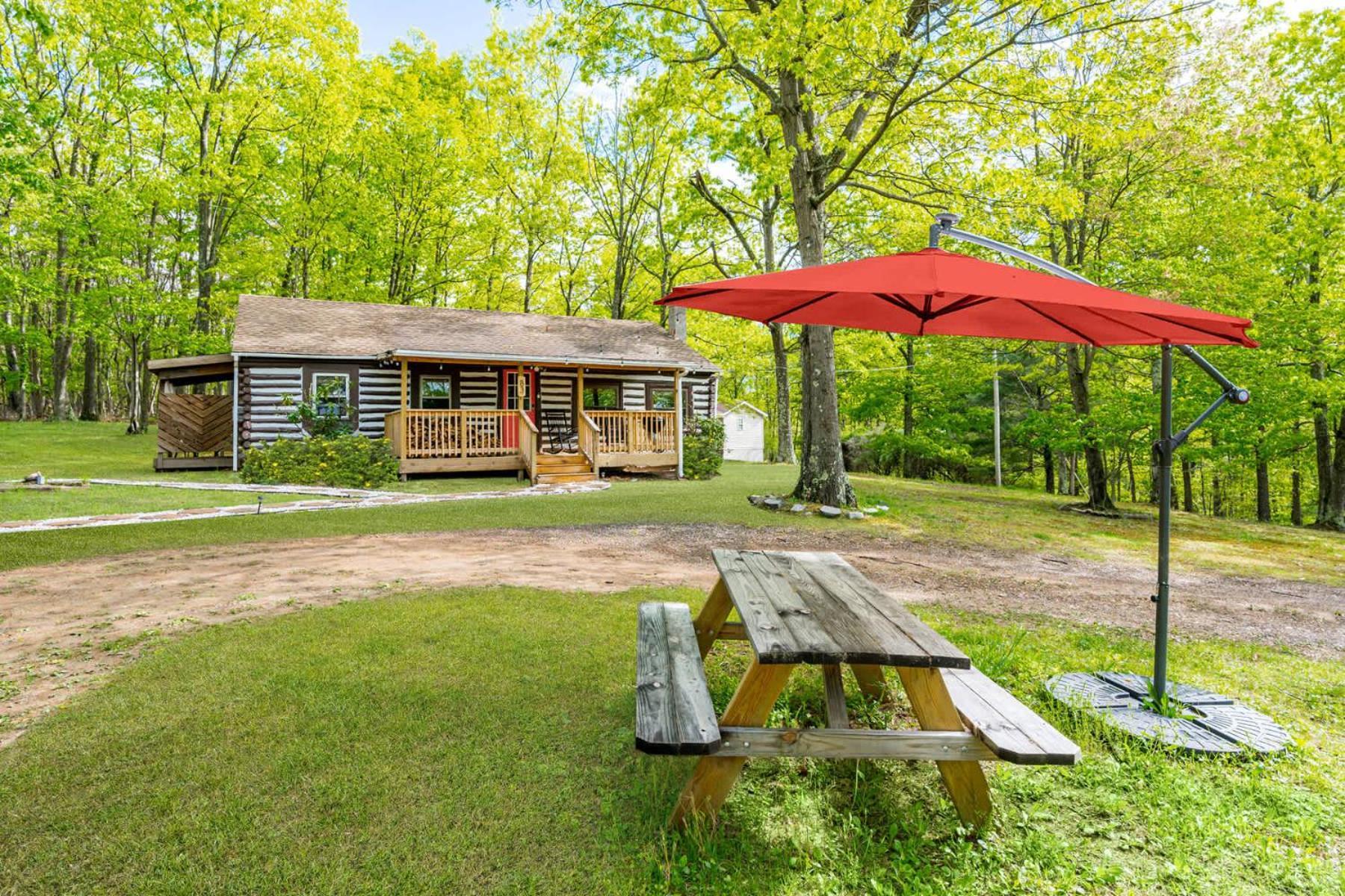 Modernized Log Cabin W Hot Tub Fire Pit & Views 伯克利斯普林斯 外观 照片